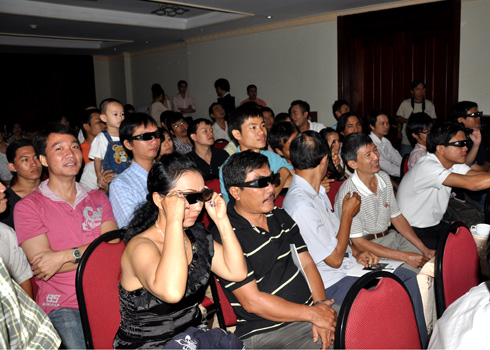 Dân chơi HD Sài Gòn thử nghiệm máy chiếu 3D Sony