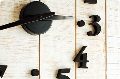 Đồng hồ dán tường độc đáo