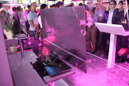 TV OLED mỏng nhất thế giới