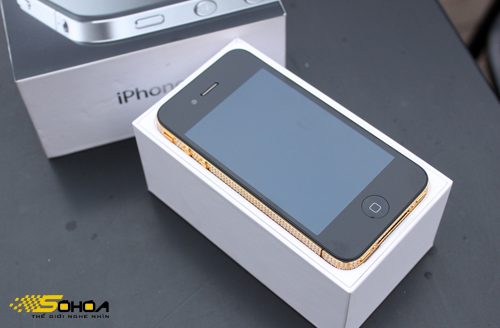 iPhone 4 mạ v&agrave;ng đ&iacute;nh đ&aacute; Swarovski