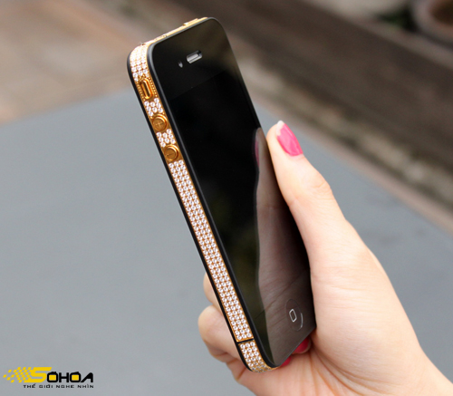 iPhone 4 mạ v&agrave;ng đ&iacute;nh đ&aacute; Swarovski