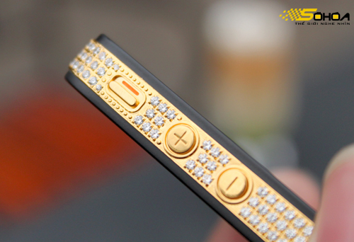 iPhone 4 mạ v&agrave;ng đ&iacute;nh đ&aacute; Swarovski
