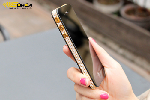 iPhone 4 mạ v&agrave;ng đ&iacute;nh đ&aacute; Swarovski