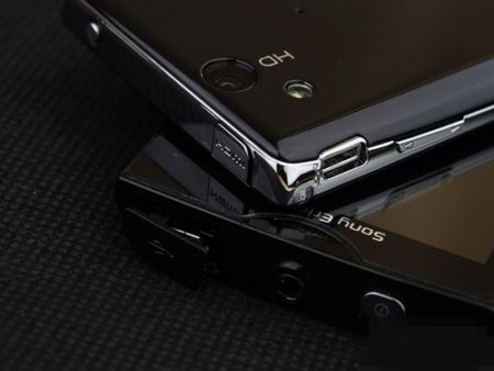 So sánh bộ đôi huyền thoại nổi nhất Sony Ericsson