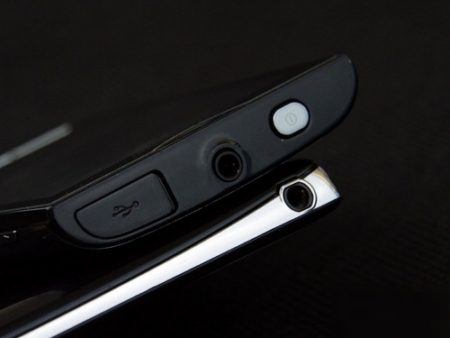 So sánh bộ đôi huyền thoại nổi nhất Sony Ericsson