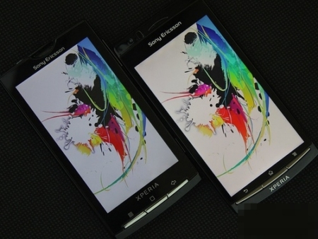 So sánh bộ đôi huyền thoại nổi nhất Sony Ericsson