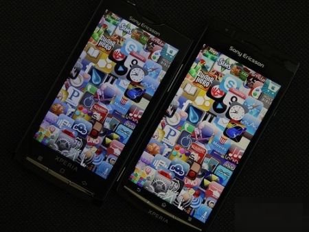 So sánh bộ đôi huyền thoại nổi nhất Sony Ericsson