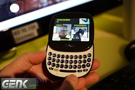 Top 8 di động không xấu xí nhưng thích gây sự chú ý