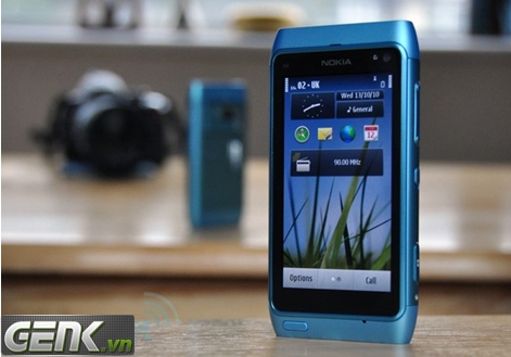 Top 8 di động không xấu xí nhưng thích gây sự chú ý