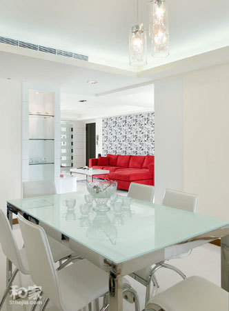 Nhà đẹp với màu đỏ và trắng