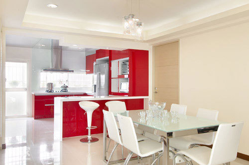 Nhà đẹp với màu đỏ và trắng