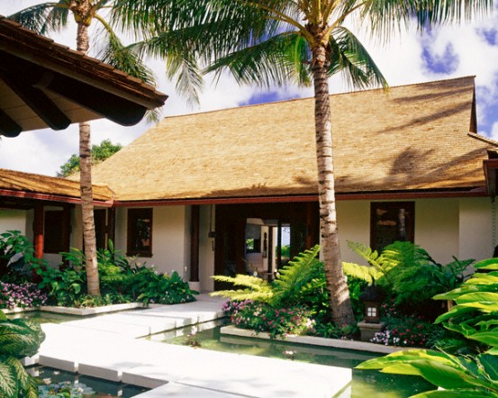 Ao nước trong vườn nhà