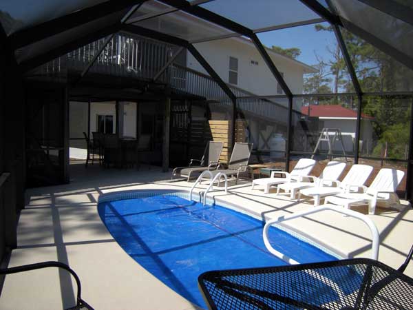 Bể bơi trong khuôn viên nhà