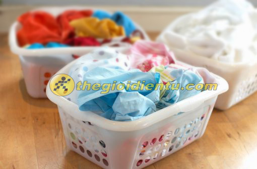 Làm gì để tiết kiệm tối đa thời gian giặt ủi quần áo trong gia đình