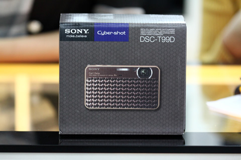Cận cảnh Sony Cybershot T99D: Cách tân trong thiết kế