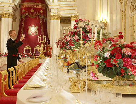 Cung điện Buckingham lộng lẫy trước ngày cưới của Hoàng tử Anh Cung điện Buckingham lộng lẫy trước ngày cưới của Hoàng tử Anh