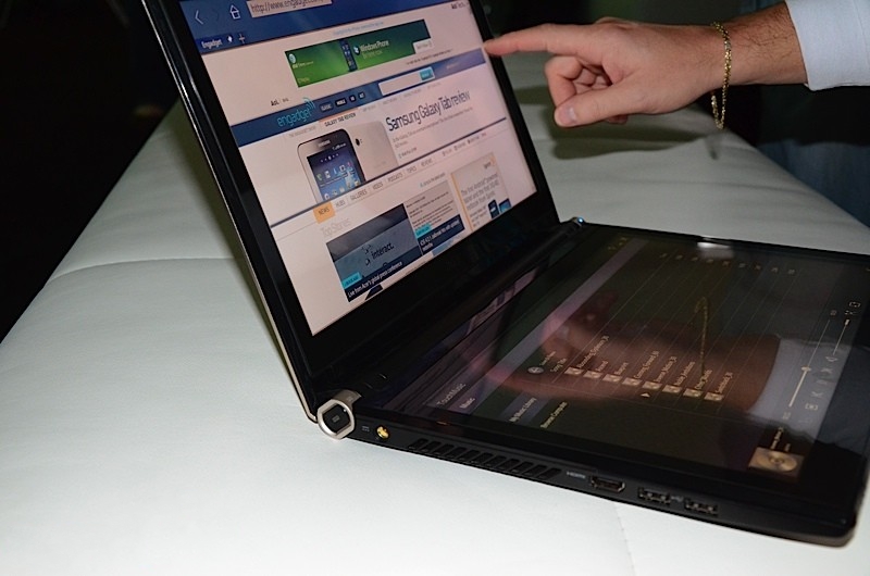 Acer Iconia - Laptop 2 màn hình cảm ứng đã xuất hiện tại Thế Giới Di Động