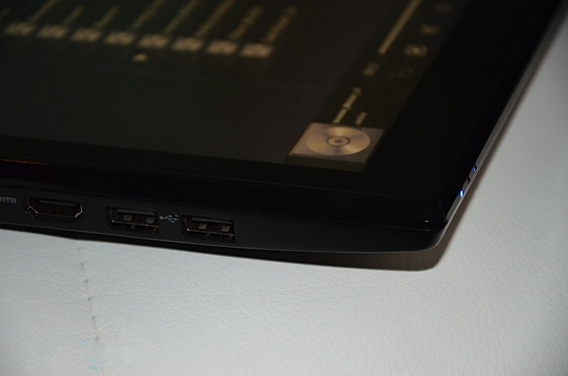 Acer Iconia - Laptop 2 màn hình cảm ứng đã xuất hiện tại Thế Giới Di Động