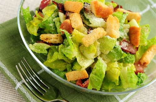 Nấu ăn: Salad Caesar - Món salad nổi tiếng với công thức đơn giản Nấu ăn: Salad Caesar - Món salad nổi tiếng với công thức đơn giản