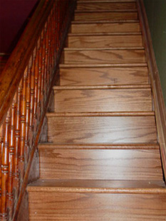 Cách hóa giải cầu thang đối diện với cửa chính