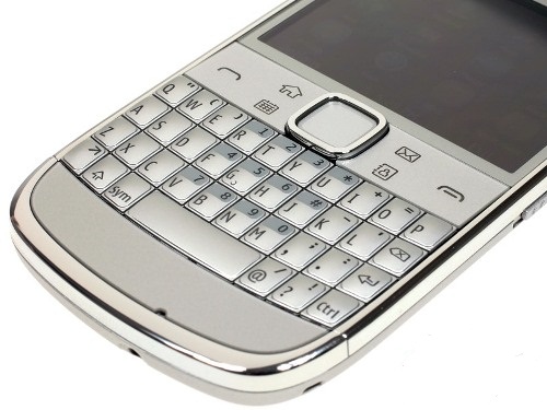 Chiêm ngưỡng Nokia E6: Chiến binh đường phố