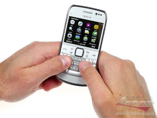 Chiêm ngưỡng Nokia E6: Chiến binh đường phố