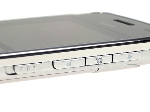 Chiêm ngưỡng Nokia E6: Chiến binh đường phố