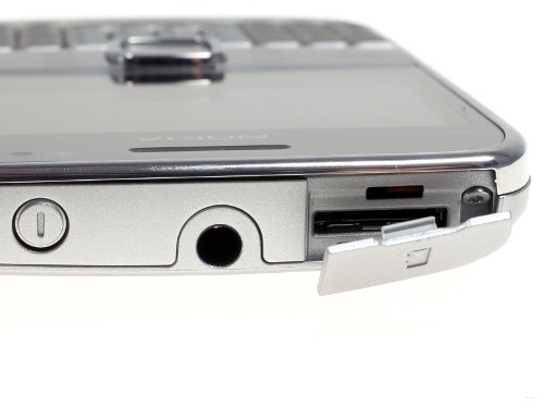 Chiêm ngưỡng Nokia E6: Chiến binh đường phố