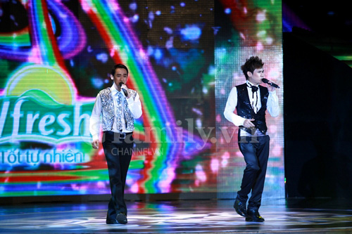 Thủy Tiên khoe vòng 3 - Vũ Thu Phương 