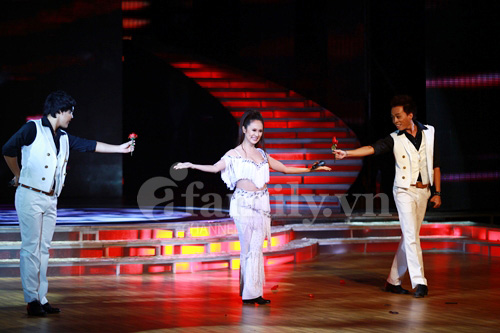 Thủy Tiên khoe vòng 3 - Vũ Thu Phương 