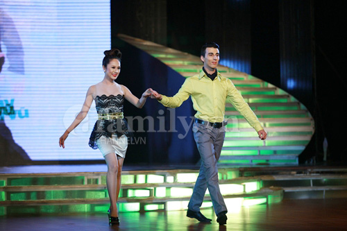 Thủy Tiên khoe vòng 3 - Vũ Thu Phương 