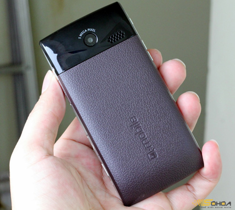 'Đập hộp' Q-mobile S10 chạy Android 2.2