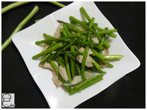 Nấu ăn: Măng tây xào thịt heo