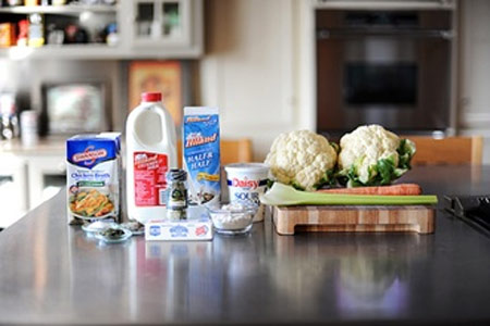 Nấu ăn: Ấm bụng món súp bông cải trắng