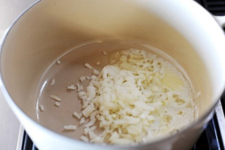 Nấu ăn: Ấm bụng món súp bông cải trắng