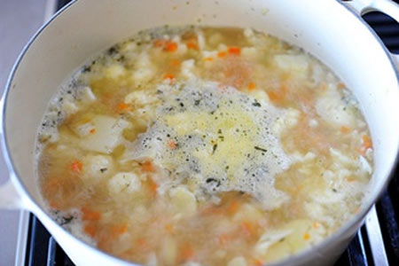 Nấu ăn: Ấm bụng món súp bông cải trắng