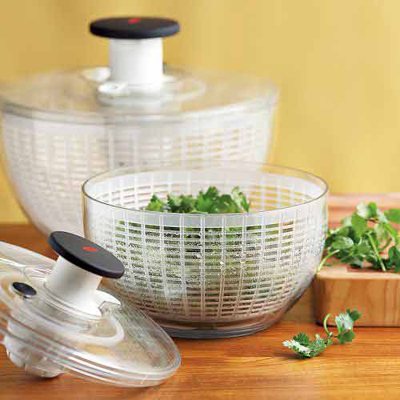 Dụng cụ vẩy rau sống giúp rau không bị nát