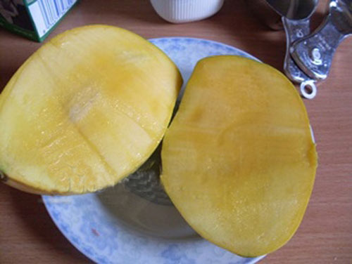 Nấu ăn: Tự tay làm sinh tố xoài thơm ngon