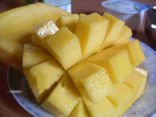 Nấu ăn: Tự tay làm sinh tố xoài thơm ngon