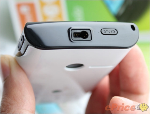Nàng ca sĩ Sony Ericsson Yendo xinh đẹp