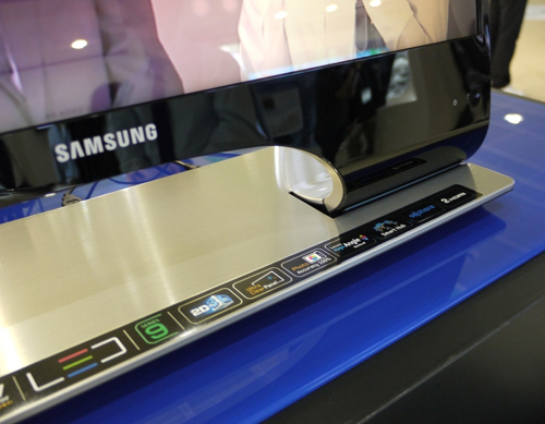 Đây là mẫu màn hình SyncMaster cao cấp nhất của Samsung hiện nay, sở hữu màn hình LED Full HD, công nghệ 3D chủ động...