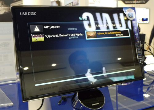 TA750 series cũng sở hữu kiểu dáng thời trang nhưng kém phần ấn tượng hơn, model 27 inch này có giá thấp hơn 50 USD so với series 950.