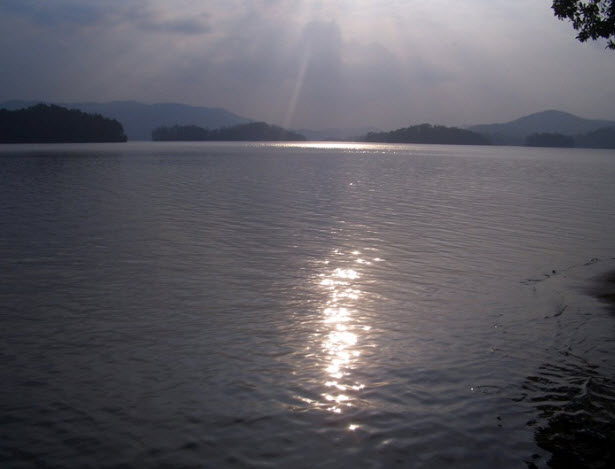 Du ngoạn Hồ Phú Ninh