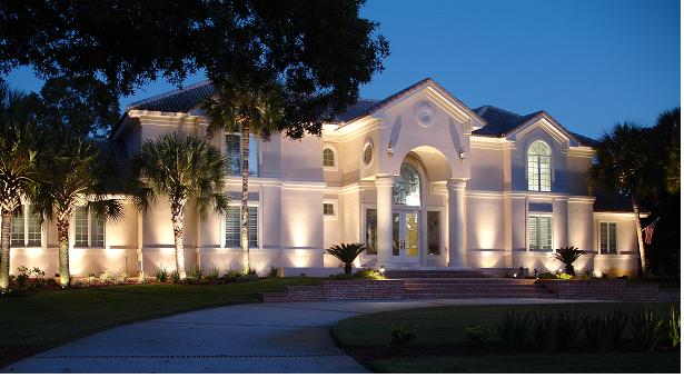 Không gian ngoại thất hoàn hảo với đèn chiếu sáng