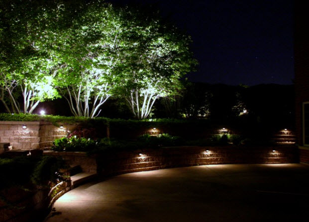 Không gian ngoại thất hoàn hảo với đèn chiếu sáng