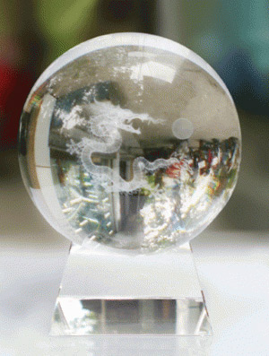 Sức mạnh phong thủy của quả cầu thủy tinh