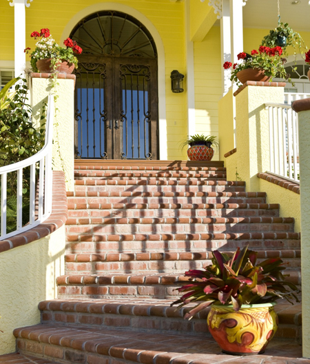 Thiết kế cửa chính hợp lý cho ngôi nhà