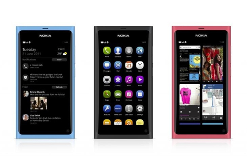Model này chạy trên nền tảng MeeGo phiên bản 1.2, có các icon được thiết kế khá giống với Symbian Anna nhưng hiệu năng được đánh giá là tốt hơn nhiều.