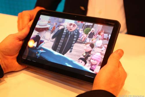 Motorola Xoom bán ra tại thị trường Mỹ không nhận thẻ nhớ ngay cả khi nâng câp lên Android 3.1. Ảnh: Pinger.