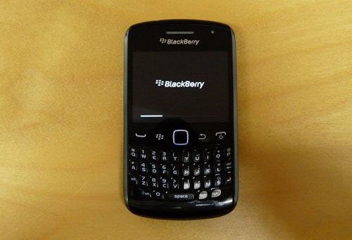 Một loạt hình ảnh của BlackBerry Curve 9360 vừa xuất hiện trên Internet. Ảnh: OneMobileRing.
